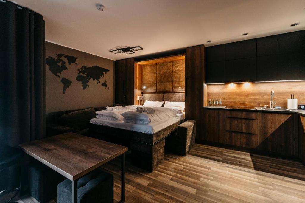 C Park Apartment *